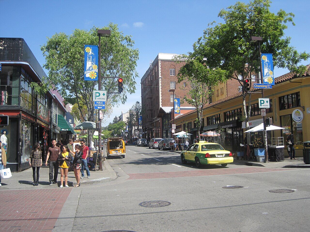 Telegraph Avenue street with shops, restaurants, and people